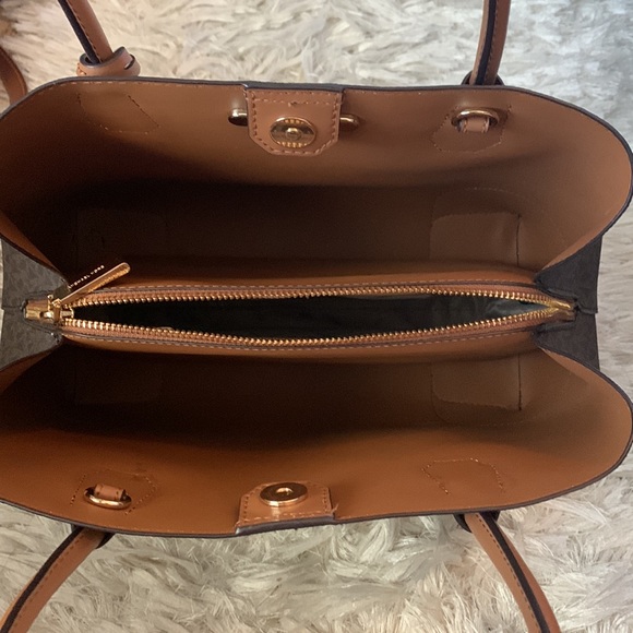 Michael Kors Mercer Gallery Medium Center Zip Tote - Picture 12 of 12